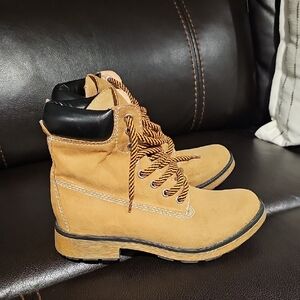 Womens Mid Lace- Up Boots